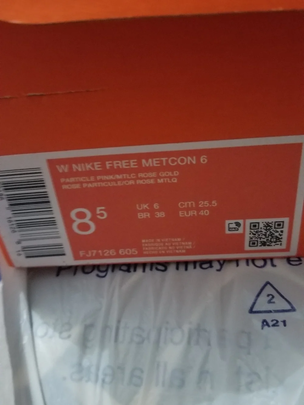Nike Women's  nike free metoon 6 Runner Sneakers